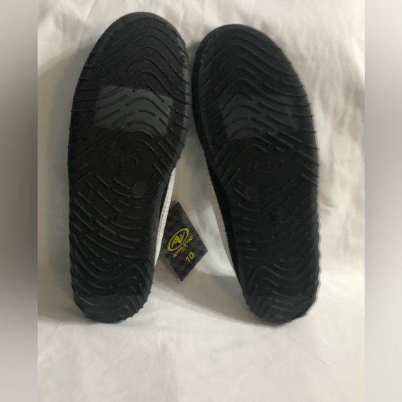 Women’s water shoes slip on front mesh breathable black. Size 10 - Picture 3 of 5